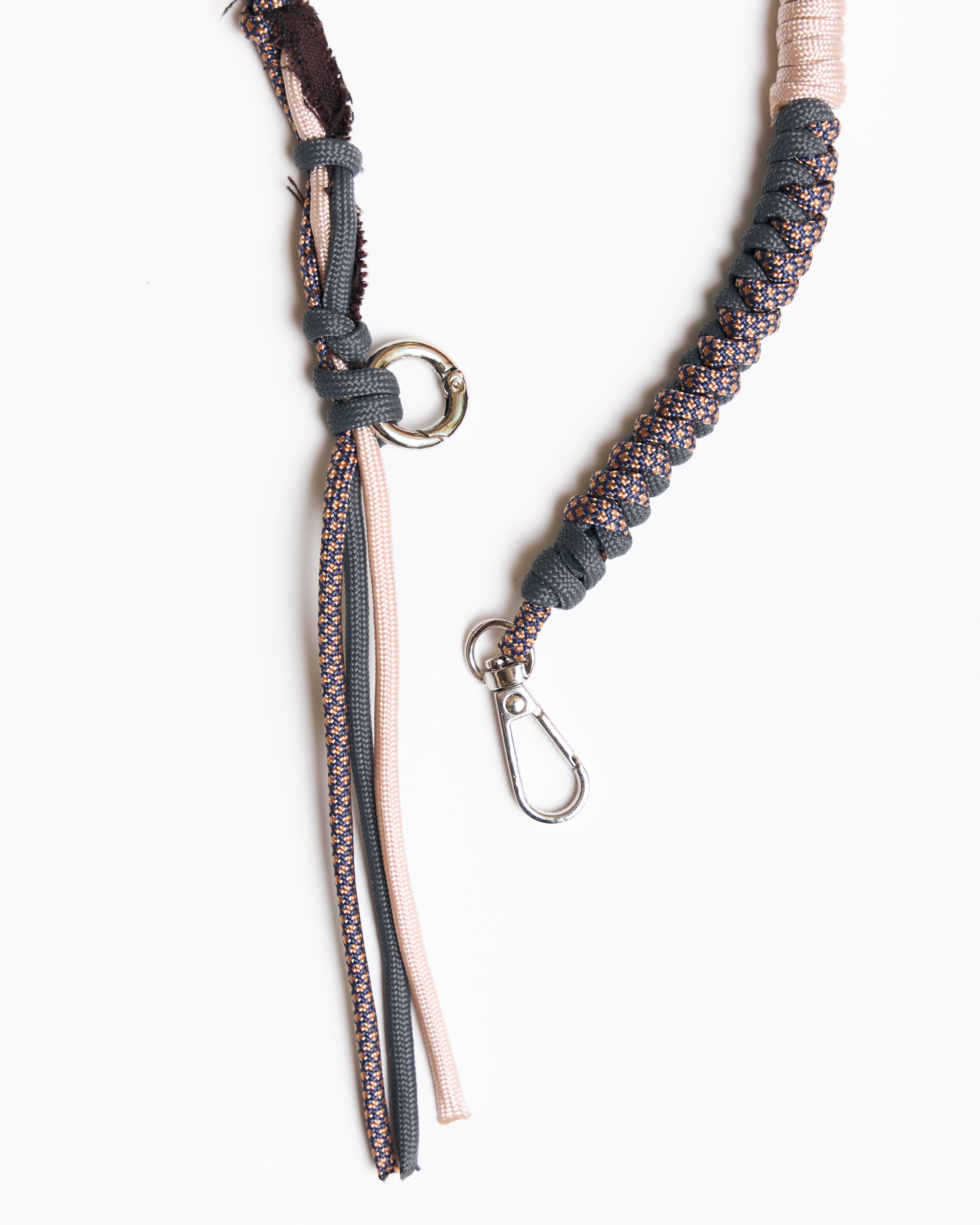 TRAIL NECKLACE GREY