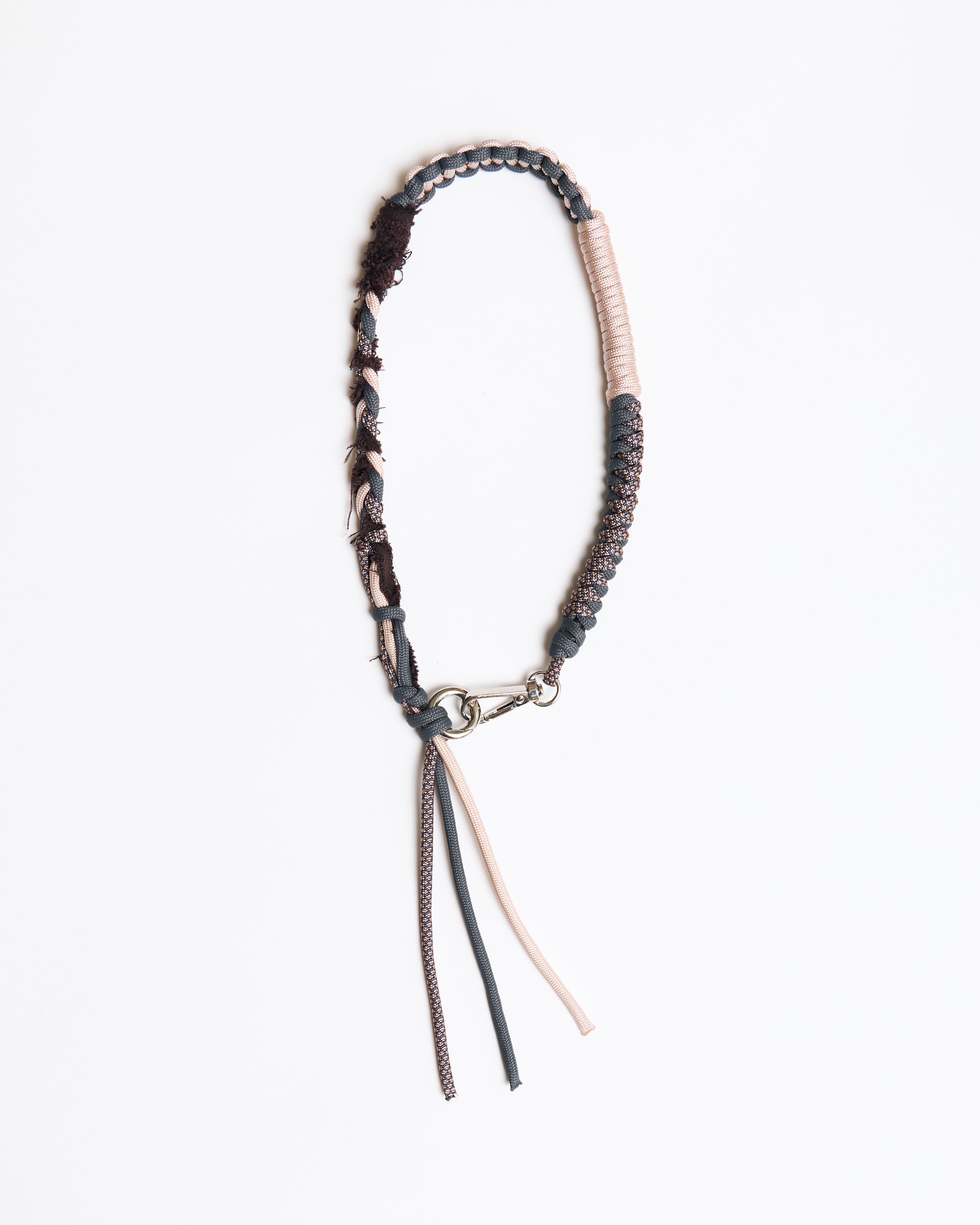 TRAIL NECKLACE GREY