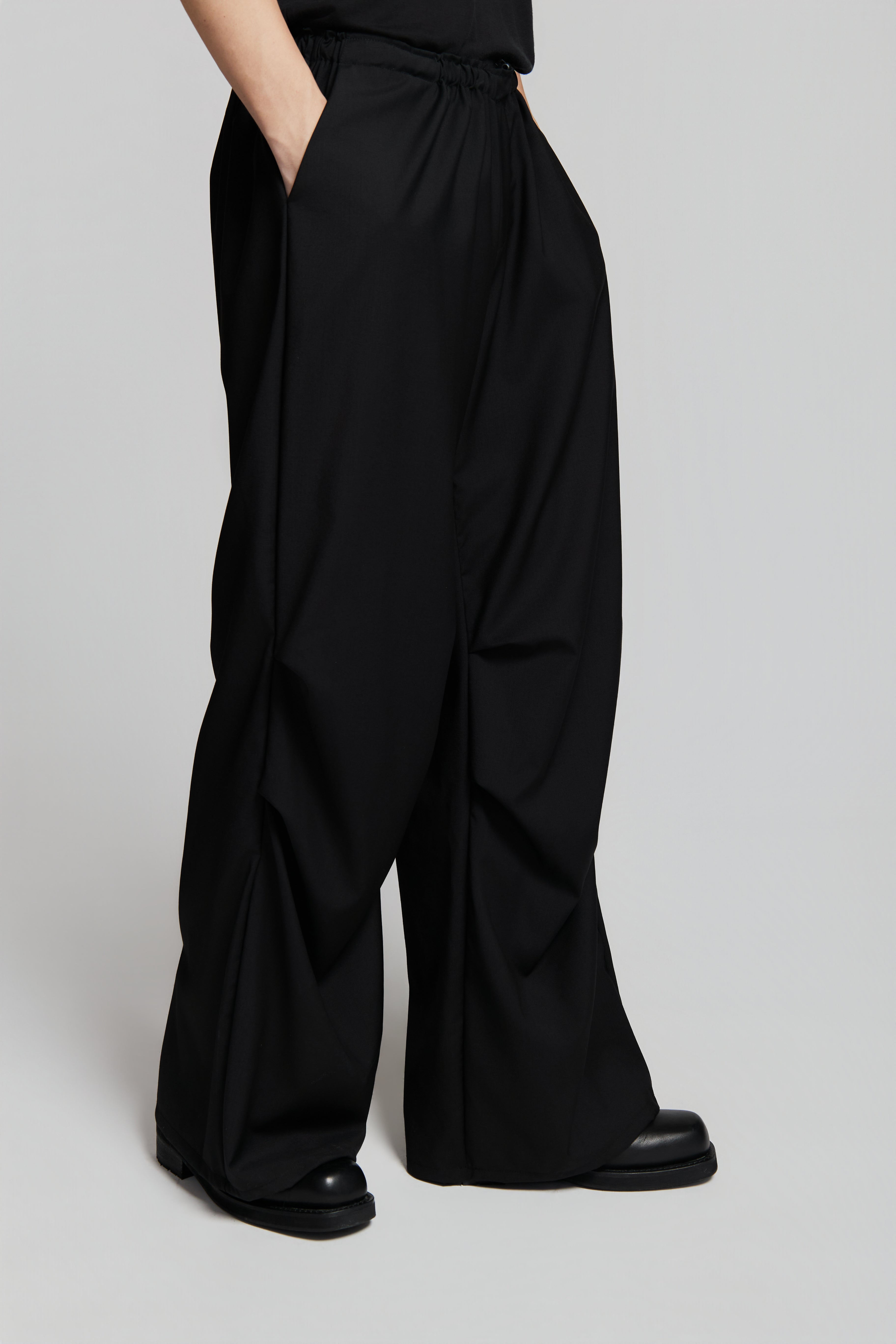 paura-Fan Oversized Pants Black-15DP40140000001