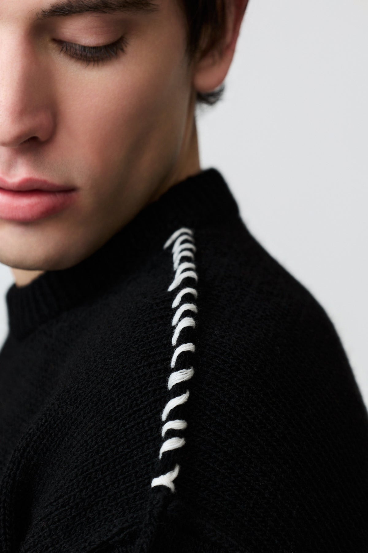 paura-Hotaka Contrast Stitch Crewneck - Black-16DP60080000001